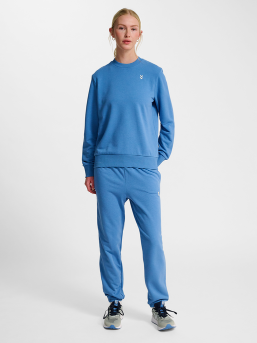 hmlPULSE W SWEAT CREWNECK, RIVERSIDE, model