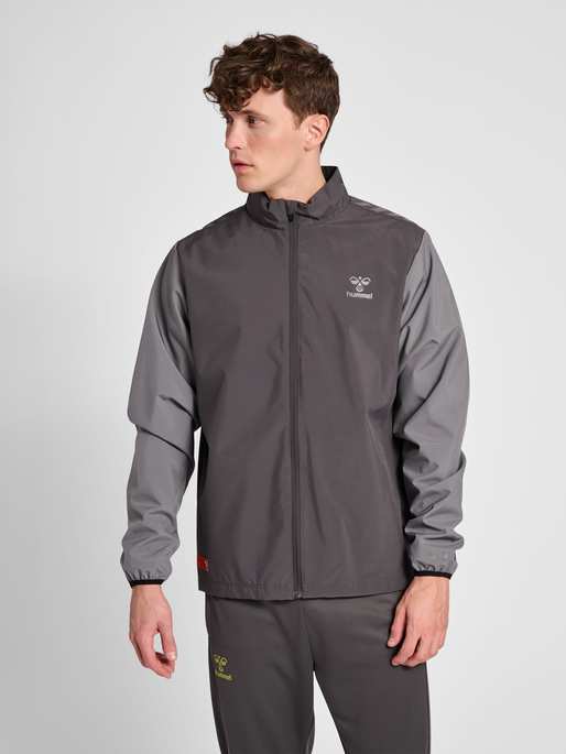 hmlPRO GRID TRAINING JACKET, FORGED IRON/QUIET SHADE, model