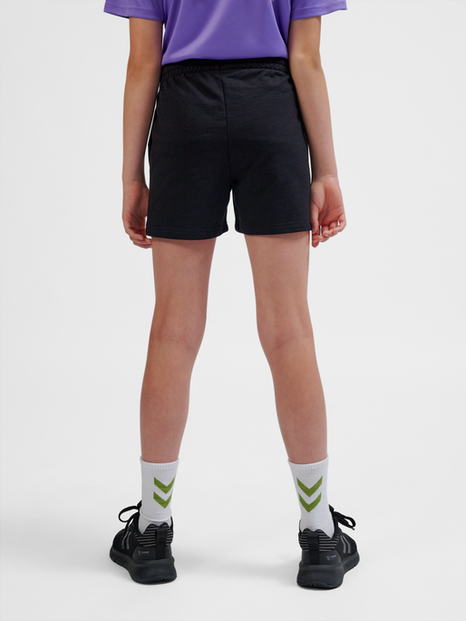 hmlGO 2.0 SWEATSHORTS KIDS, BLACK, model