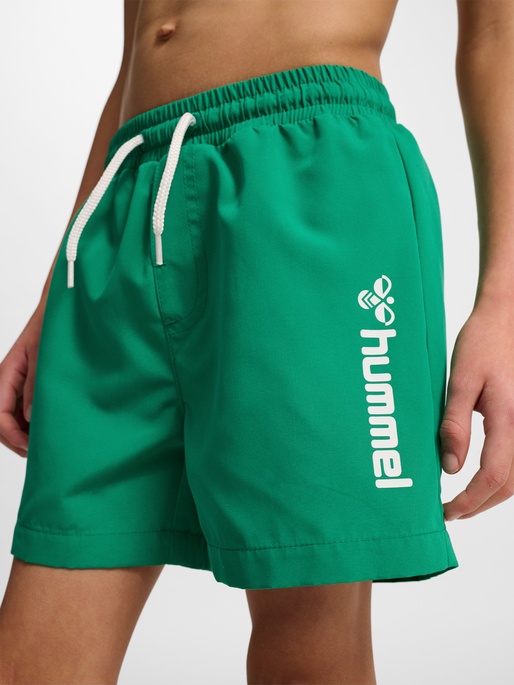 hmlBONDI BOARD SHORTS, PEPPER GREEN, model
