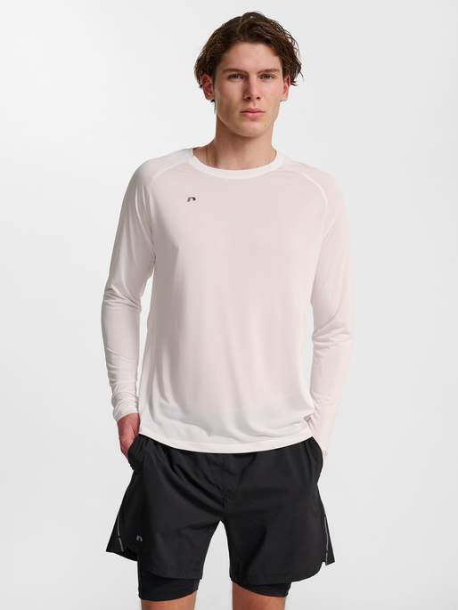 nwlBEAT T-SHIRT L/S, WHITE, model